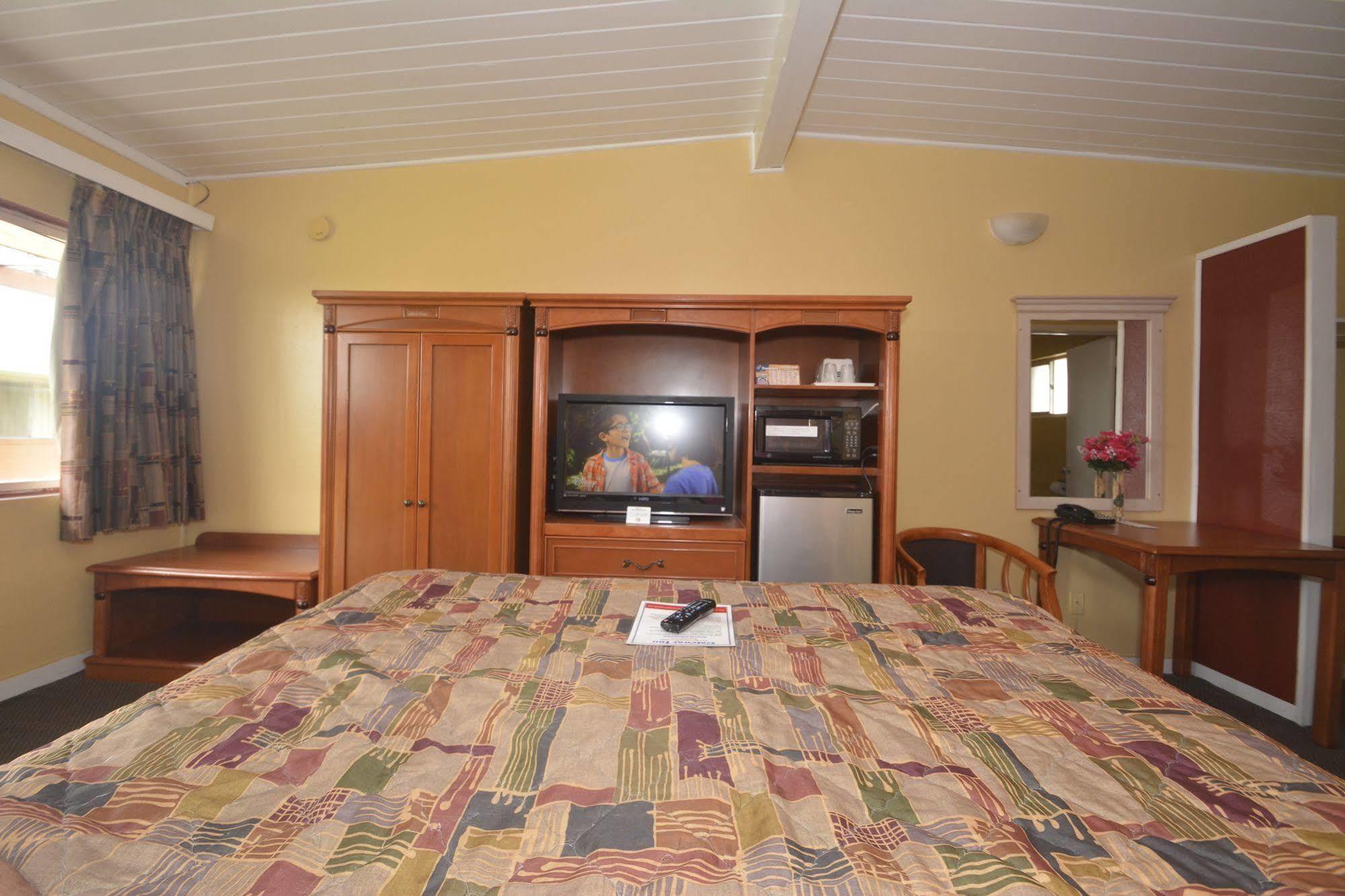 Gateway Inn Ред Блъф Екстериор снимка