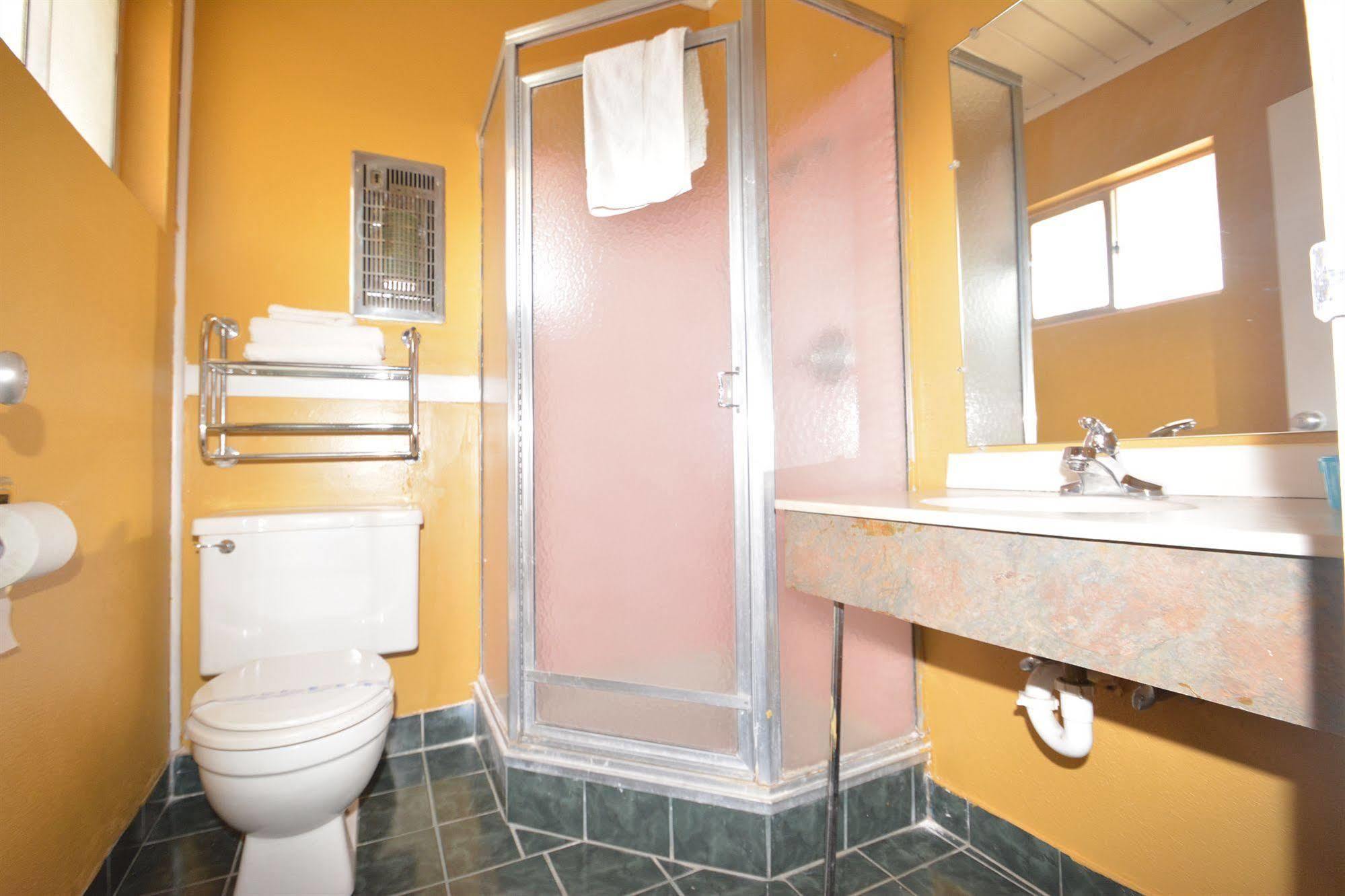 Gateway Inn Ред Блъф Екстериор снимка